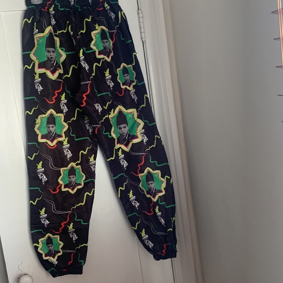 NWOT Graphics Active Sweatpants - Picture 4 of 7